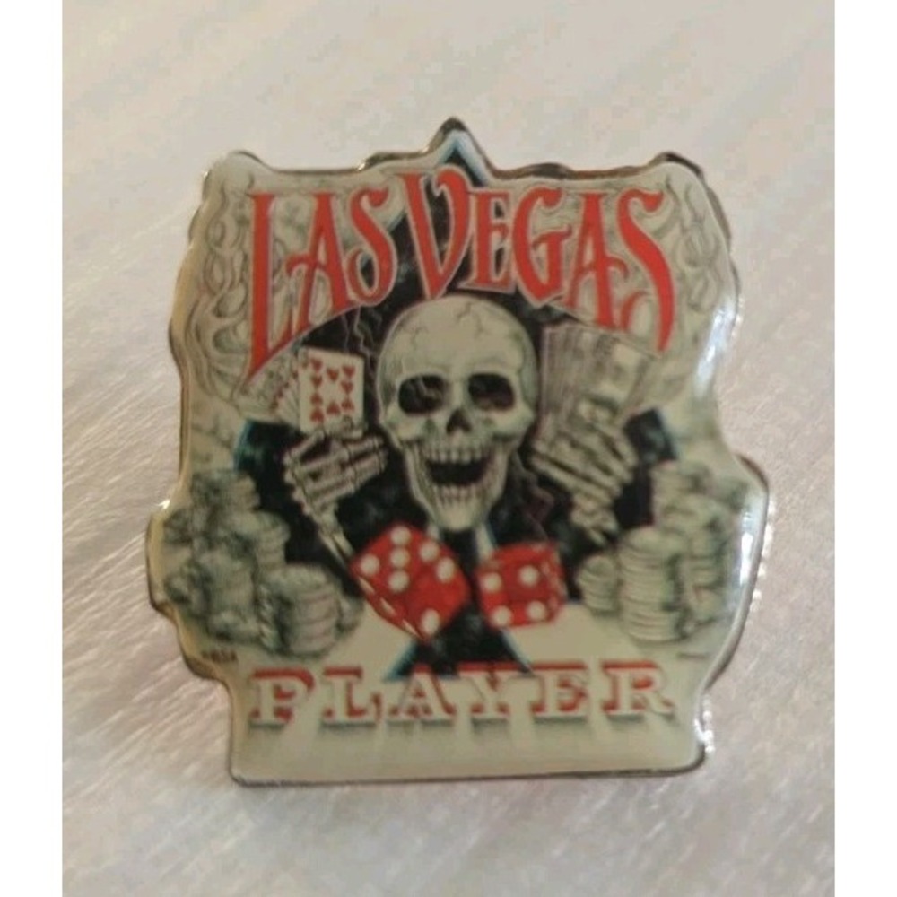 Las Vegas Player Lapel Pin Skull/Dice